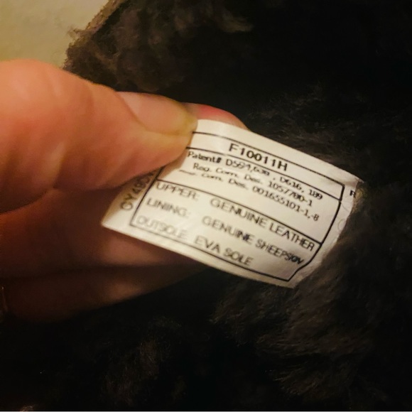 ⭐️ UGG Triple Button Boots - Picture 6 of 9